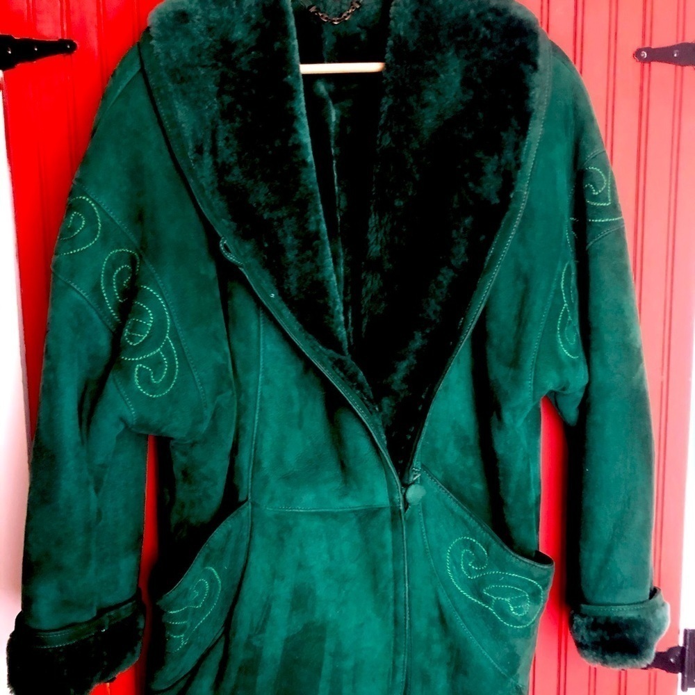 GORGEOUS emerald green coat​